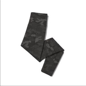 💚CAbi ATC Camo Legging Shades of Gray NWT Sz S